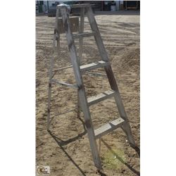 5 FOOT ALUMINUM STEP LADDER