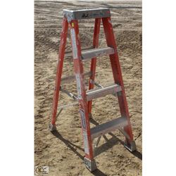 4 FOOT LOUISVILLE FIBERGLASS STEP LADDER