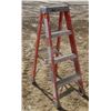 Image 1 : 4 FOOT LOUISVILLE FIBERGLASS STEP LADDER