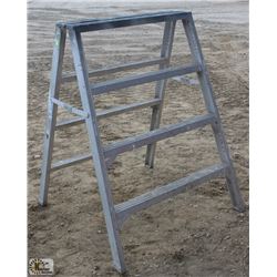 4 FOOT SAWHORSE/LADDER