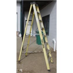 8 FOOT LITE FIBERGLASS STEP LADDER