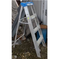 4 FOOT ALUMINUM STEP LADDER