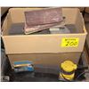 Image 1 : BOX OF SANDING SPONGES & DEWALT PALM SANDER