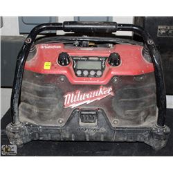 MILWAUKEE JOBSITE STEREO W/ TOOL POUCH