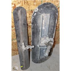 2 WALKING TROWELS