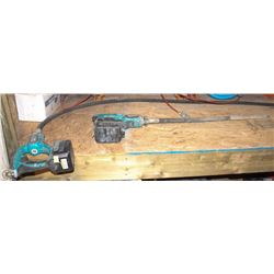2 MAKITA CONCRETE VIBRATING TOOLS