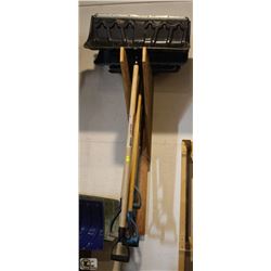 LOT OF 5 SNOW SHOVELS
