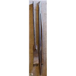 TALL METAL SPADE/ CHISEL & SCARPER/ ROOFER