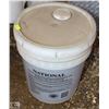 Image 1 : 5 GALLON PAIL OF ANTI-WEAR HYDRAULIC OIL