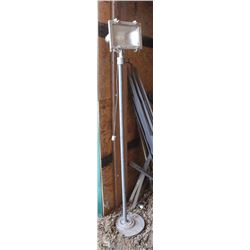 PORTABLE METAL STAND HALOGEN LIGHT
