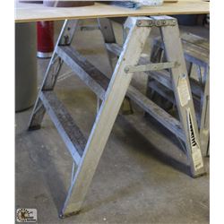 FEATHERLITE 3 FOOT STURDY LADDER