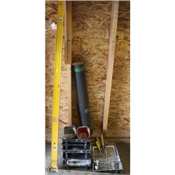 LOT OF ASSORTED PAINT SUPPLY & LEVEL