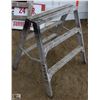 Image 1 : 3 FOOT ALUMINUM STURDY STEP LADDER