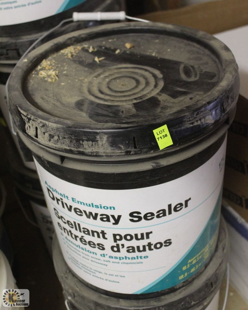PAIL OF ASPHALT EMULSION DRIVEWAY SEALER