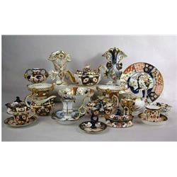 A GROUP OF PARTIAL SETS OF IMARI PATTERN TABLE AR