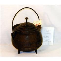 CAST IRON COOKING POT, TRI-FOOT WITH LID AND HAND