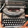 Image 1 : UNDERWOOD PORTABLE MANUAL TYPEWRITER WITH CARRYING CASE