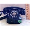 Image 1 : ROANWELL VINTAGE HOTEL STYLE PHONE - BLACK BAKELITE