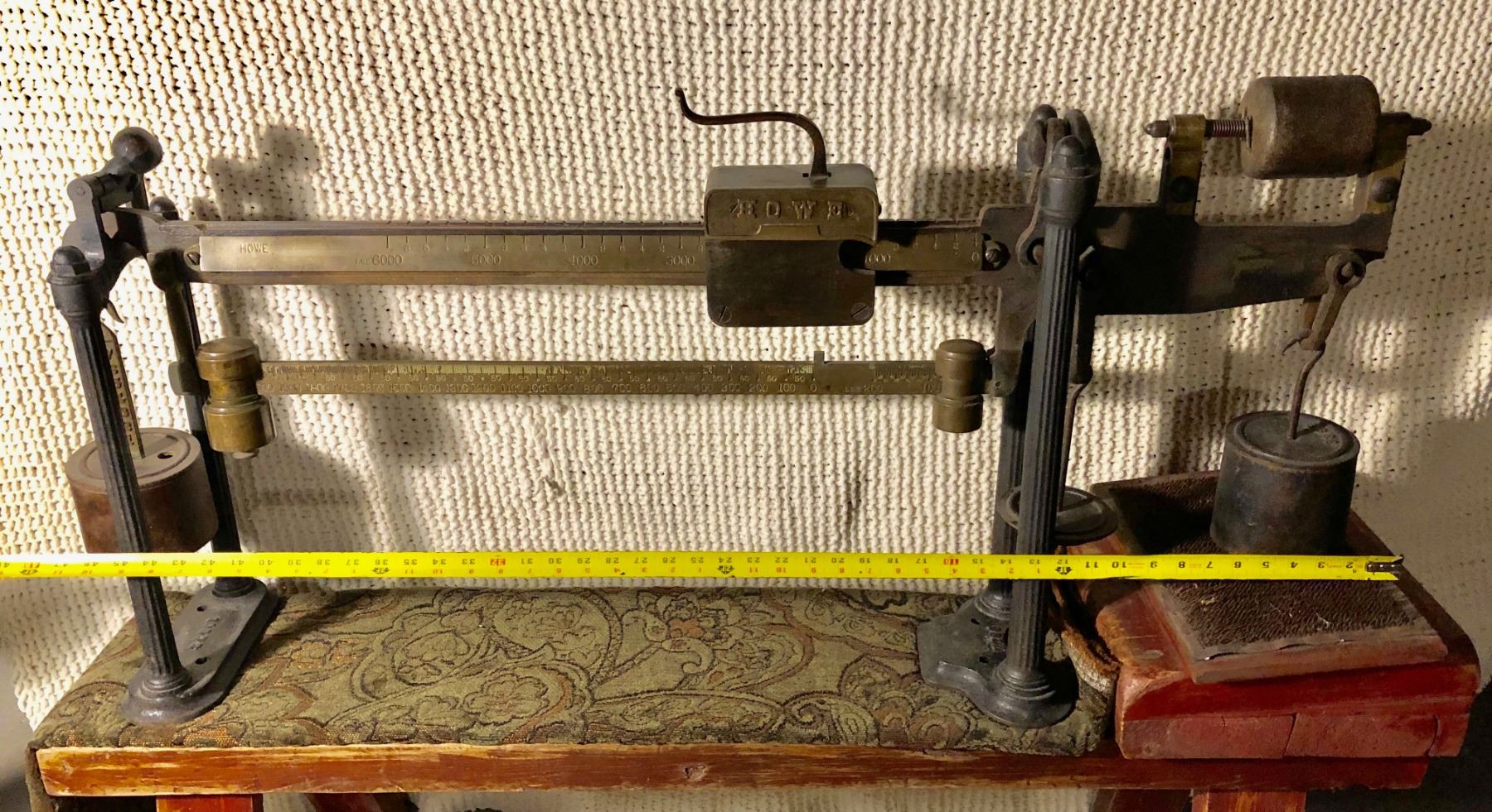 HOWE SCALE CO. ANTIQUE BRASS & CAST SCALE WITH WEIGHTS UNIQUE DESIGN