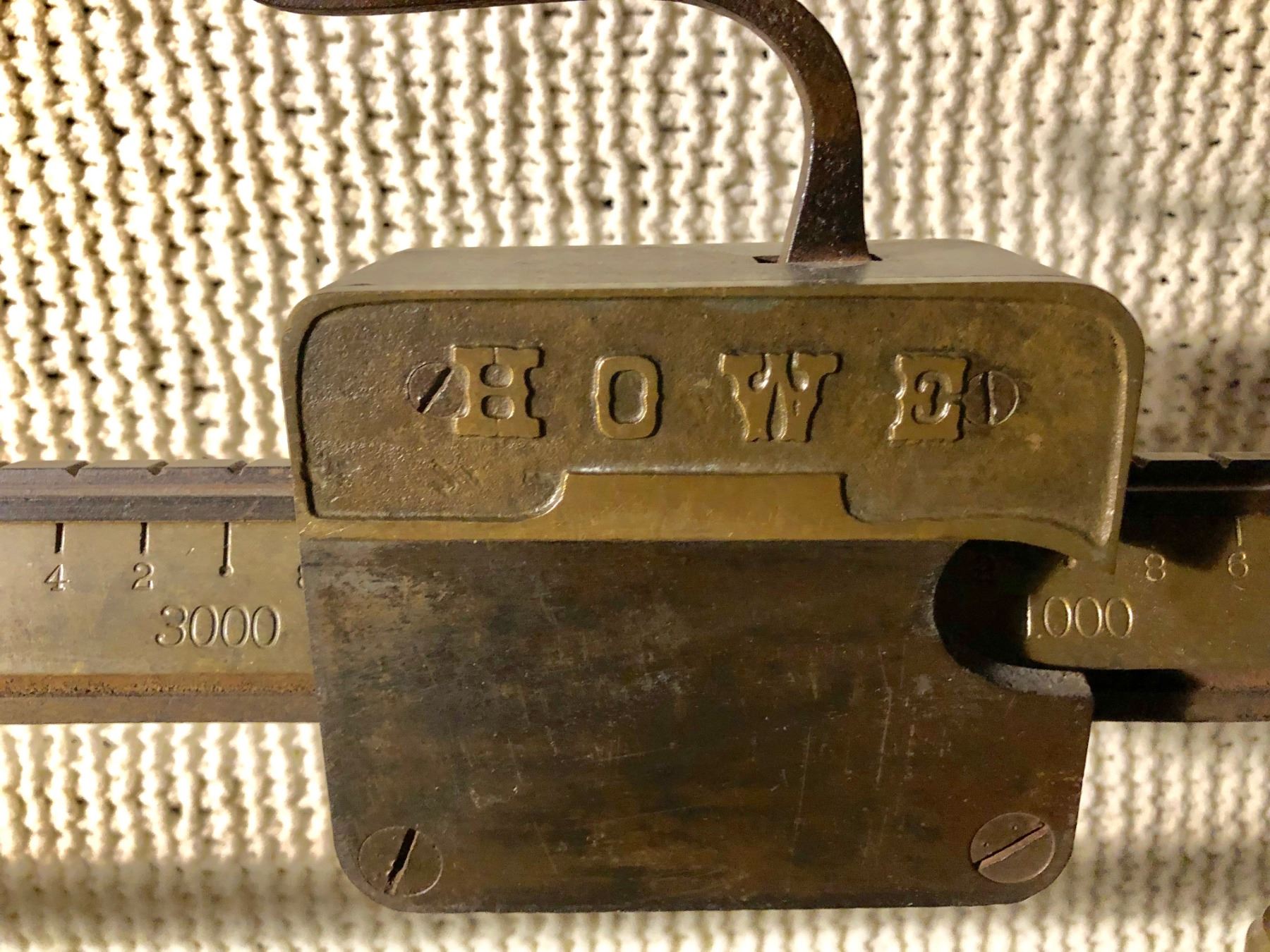 HOWE SCALE CO. ANTIQUE BRASS & CAST SCALE WITH WEIGHTS - UNIQUE DESIGN