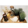 Image 1 : FLAT OF HOUSEHOLD DECORATIONS