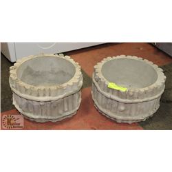 LOT OF 2 CONCRETE FLOWER POTS 10" WIDE