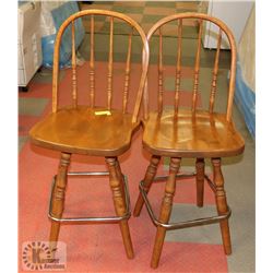 LOT OF 2 SWIVEL STOOLS WITH BACKS. SOLID WOOD.
