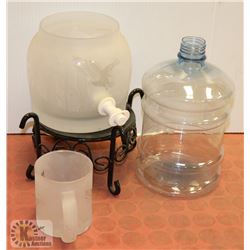 BOX OF MINI CROCK AND STAND