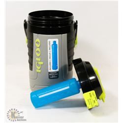 NEW IGLOO 1/2 GALLON WATER JUG WITH FREEZE STICK