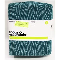 LOT OF 2 ROOM ESSENTIALS XL TWIN SHEETS