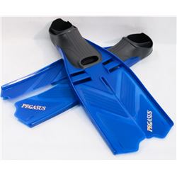 PAIR OF NEW BLUE PEGASUS SZ M SCUBA FLIPPERS