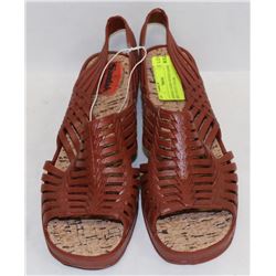SANDAK LADIES WEDGE SANDALS SIZE 10 RUST COLOR