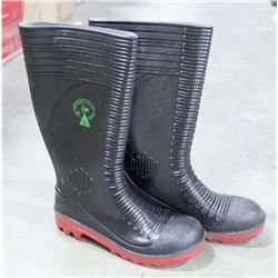 PAIR OF OIL KING STEEL TOE RUBBER BOOTS