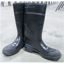 PAIR OF BAFFIN STEEL TOE RUBBER BOOTS