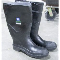 PAIR OF BAFFIN STEEL TOE RUBBER BOOTS
