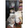 Image 1 : LARGE LOT OF SHOWHOME BEDDING AND PILLOWS