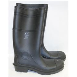 PAIR OF ONGUARD STEEL TOED RUBBER BOOTS