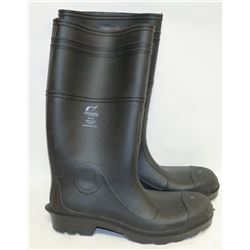 PAIR OF ONGUARD STEEL TOED RUBBER BOOTS
