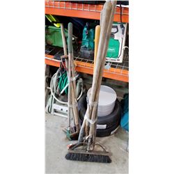 2 BUNDLES OF GARDEN TOOLS