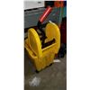 Image 1 : RUBBERMAID MOP BUCKET W/ RINGER