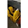 Image 2 : RUBBERMAID MOP BUCKET W/ RINGER