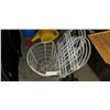 Image 2 : 3 SETS OF WHITE GARDENING FENCING AND HANGING WALL BASKETS
