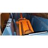 Image 2 : ORANGE JACK AND BLUE MASTERCRAFT TOOL BOX