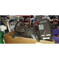 LOT OF OUTDOOR LIGHTING
