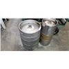 Image 1 : 2 KEGS