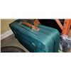 Image 2 : 6PC LUGGAGE SET BAXTON AND OTHERS