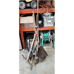 2 BUNDLES OF SMALL TOOLS AND 2 BUNDLES OF GARDEN TOOLS
