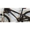 Image 2 : BLACK DEVINCI DISTRICT BIKE