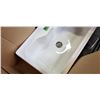 Image 2 : LARGE WHITE URBAN SINK