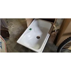 LARGE WHITE URBAN SINK